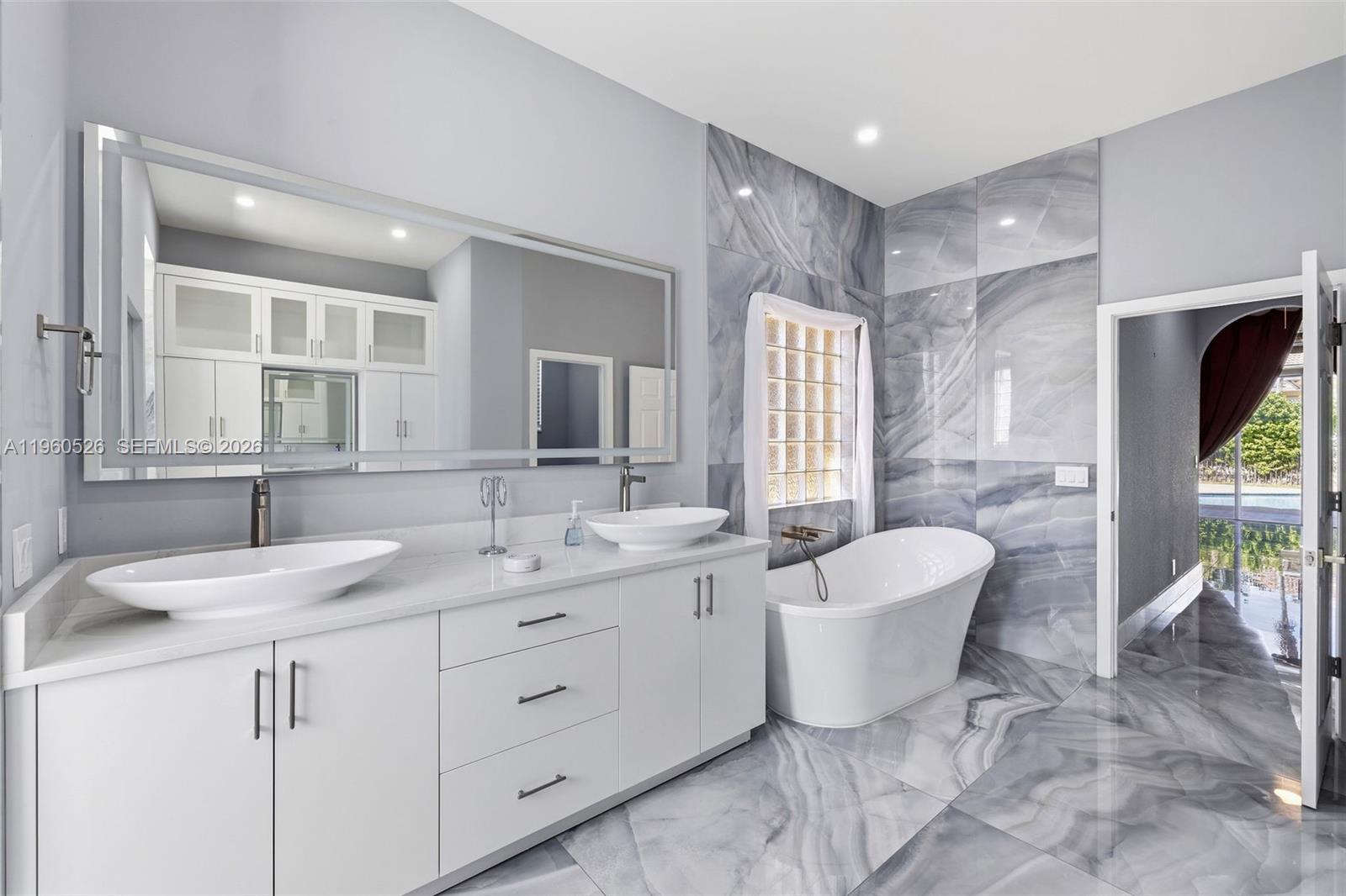 SUNSET LAKES PLAT ONE - Residential