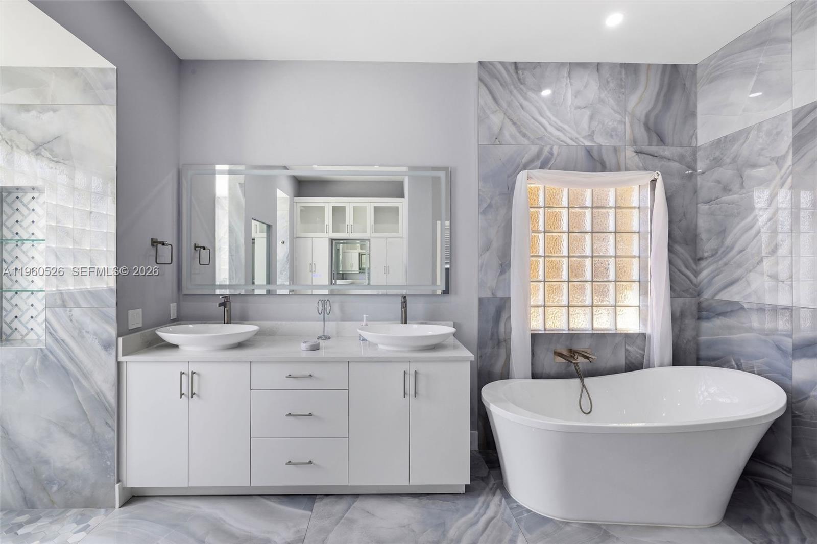 SUNSET LAKES PLAT ONE - Residential