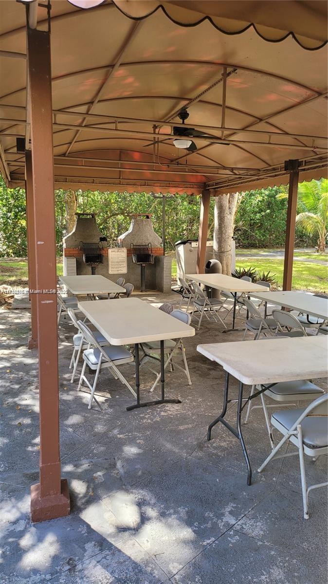 17890 W Dixie Hwy 307 Hwy 307