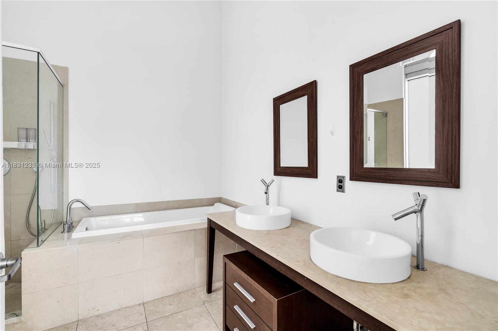 ICON BRICKELL NO TWO - Residential