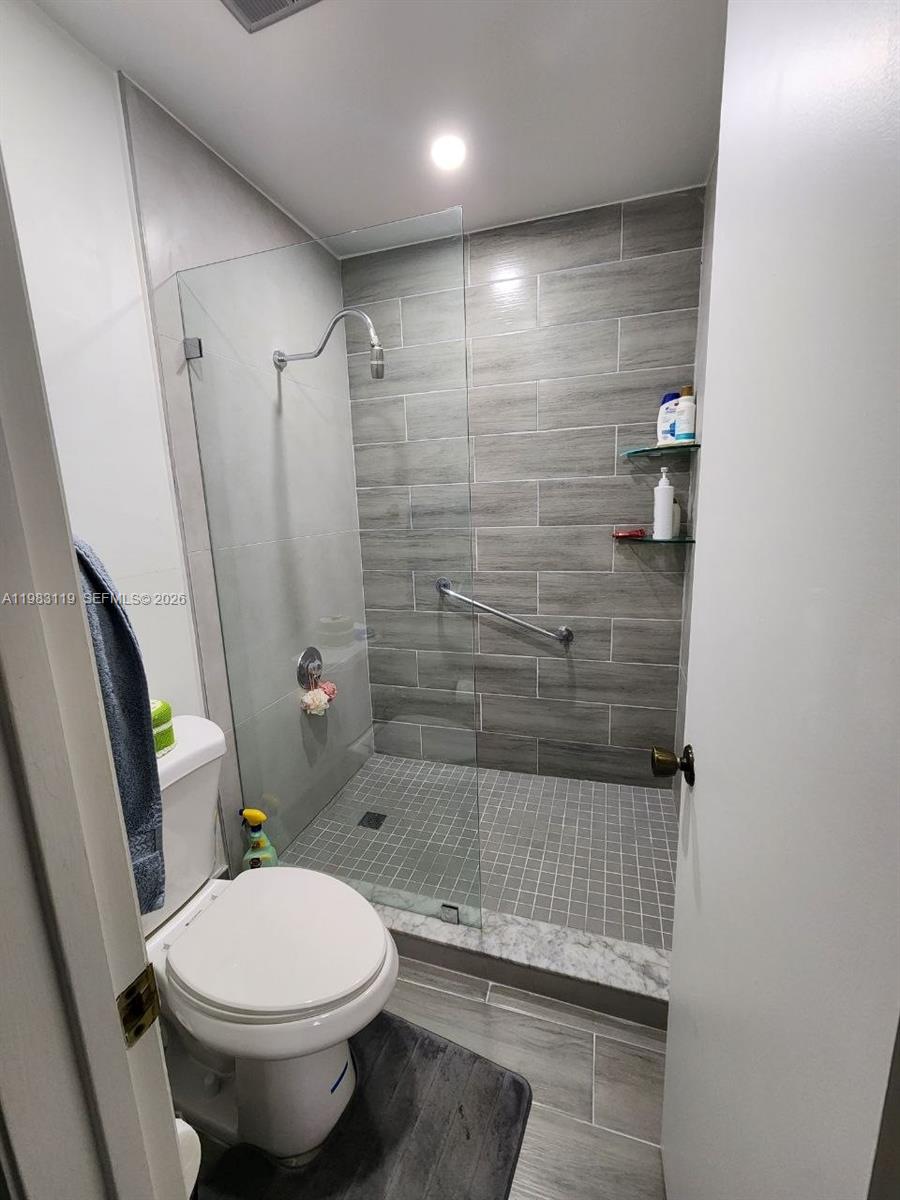 SHADYWOOD VILLAS - Residential