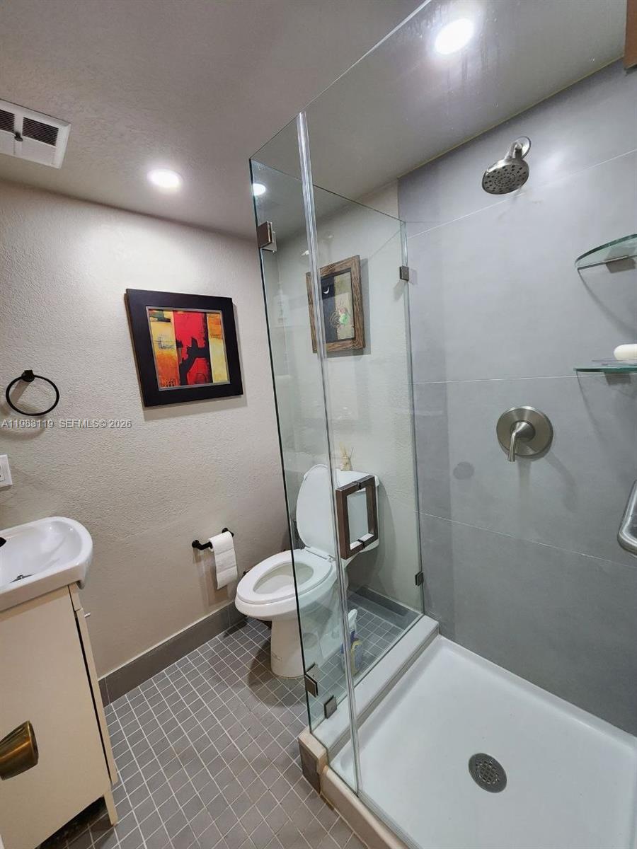 SHADYWOOD VILLAS - Residential