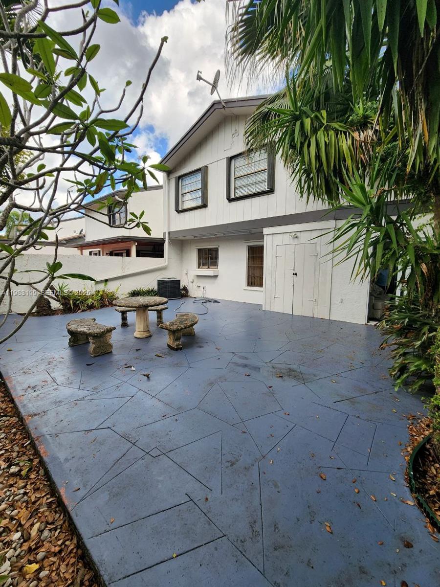 SHADYWOOD VILLAS - Residential