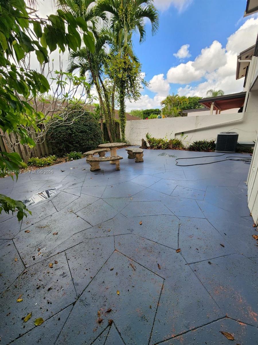 SHADYWOOD VILLAS - Residential