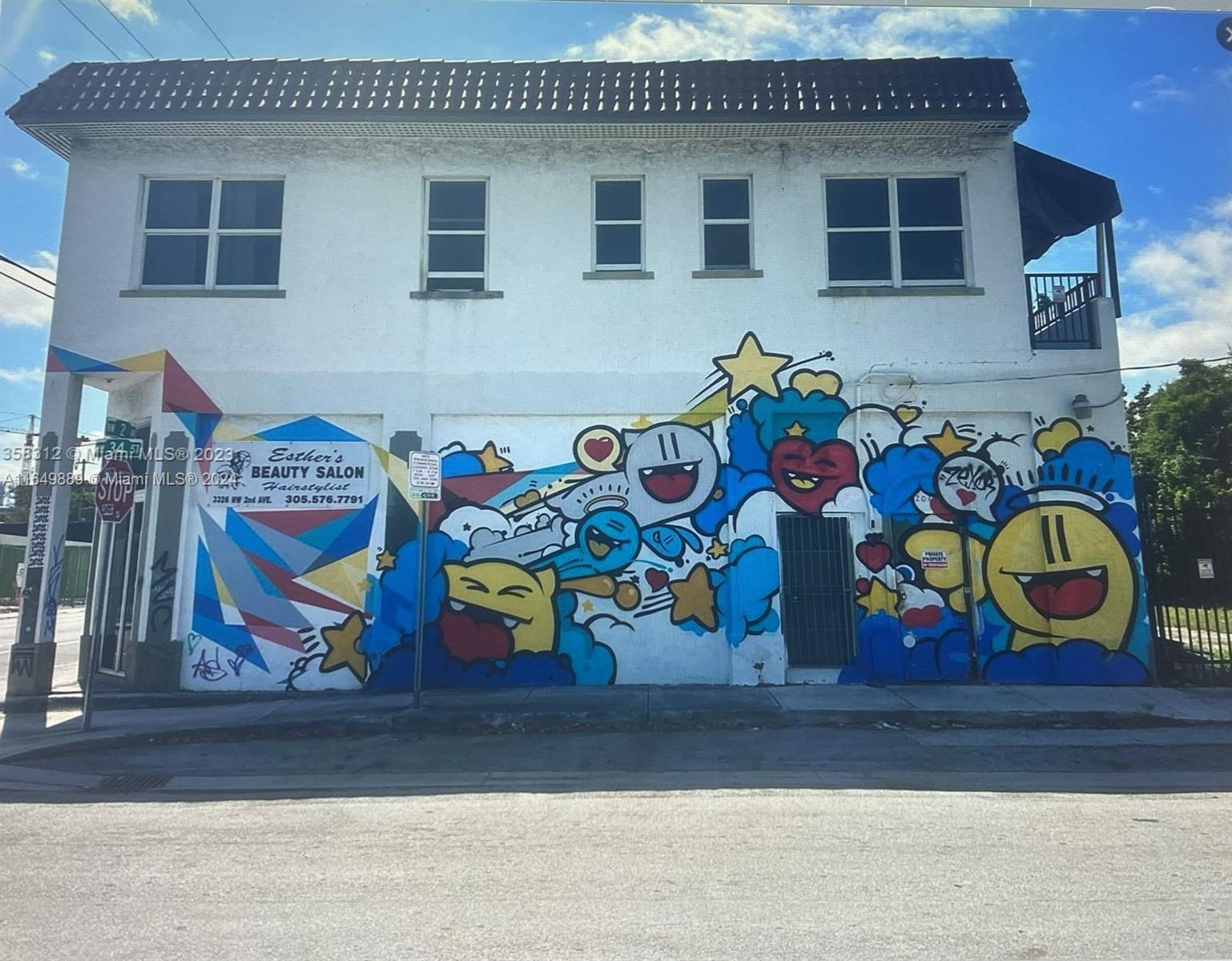 Main image without alt text