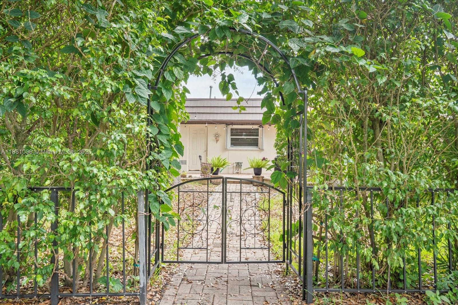 MIAMI LAKES GOLF COURSE V - Residential Lease