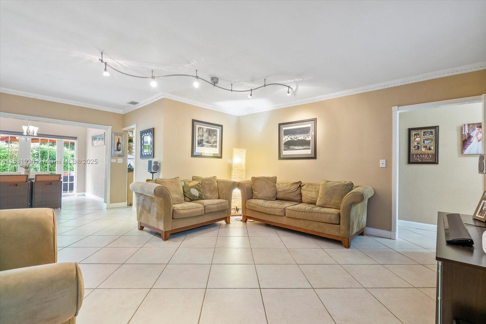 MIAMI LAKES GOLF COURSE V - Residential Lease