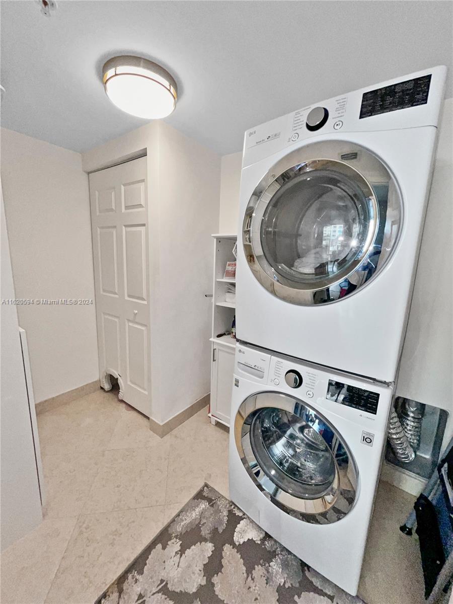 DUO CONDOMINIUM WEST - Residential