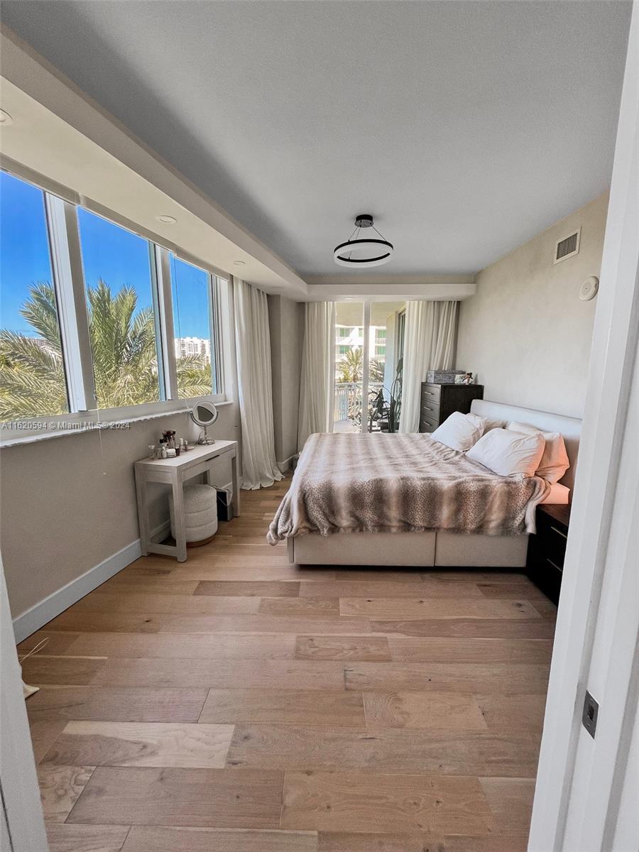 DUO CONDOMINIUM WEST - Residential