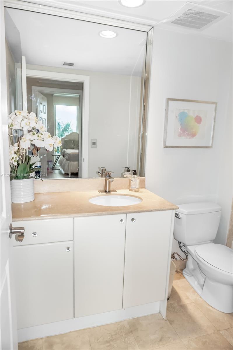 DUO CONDOMINIUM WEST - Residential