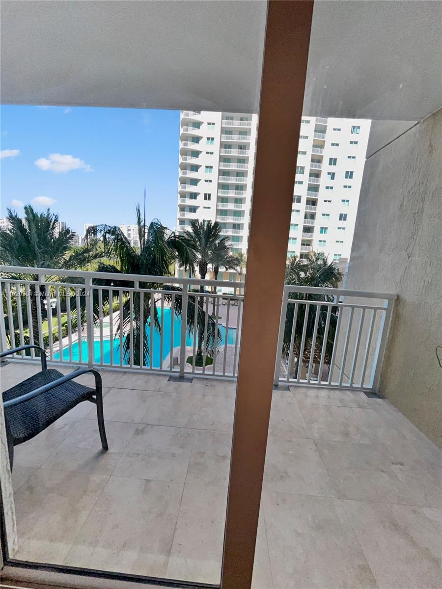 DUO CONDOMINIUM WEST - Residential