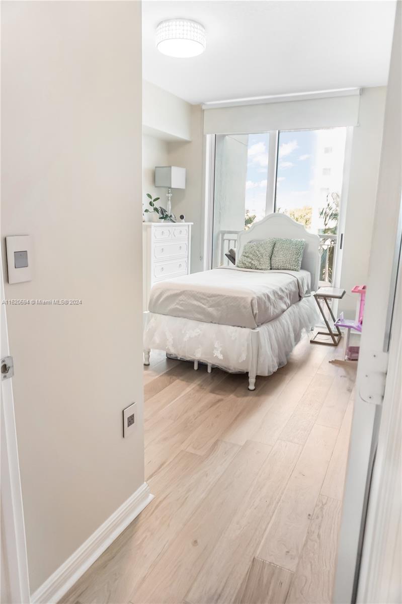 DUO CONDOMINIUM WEST - Residential
