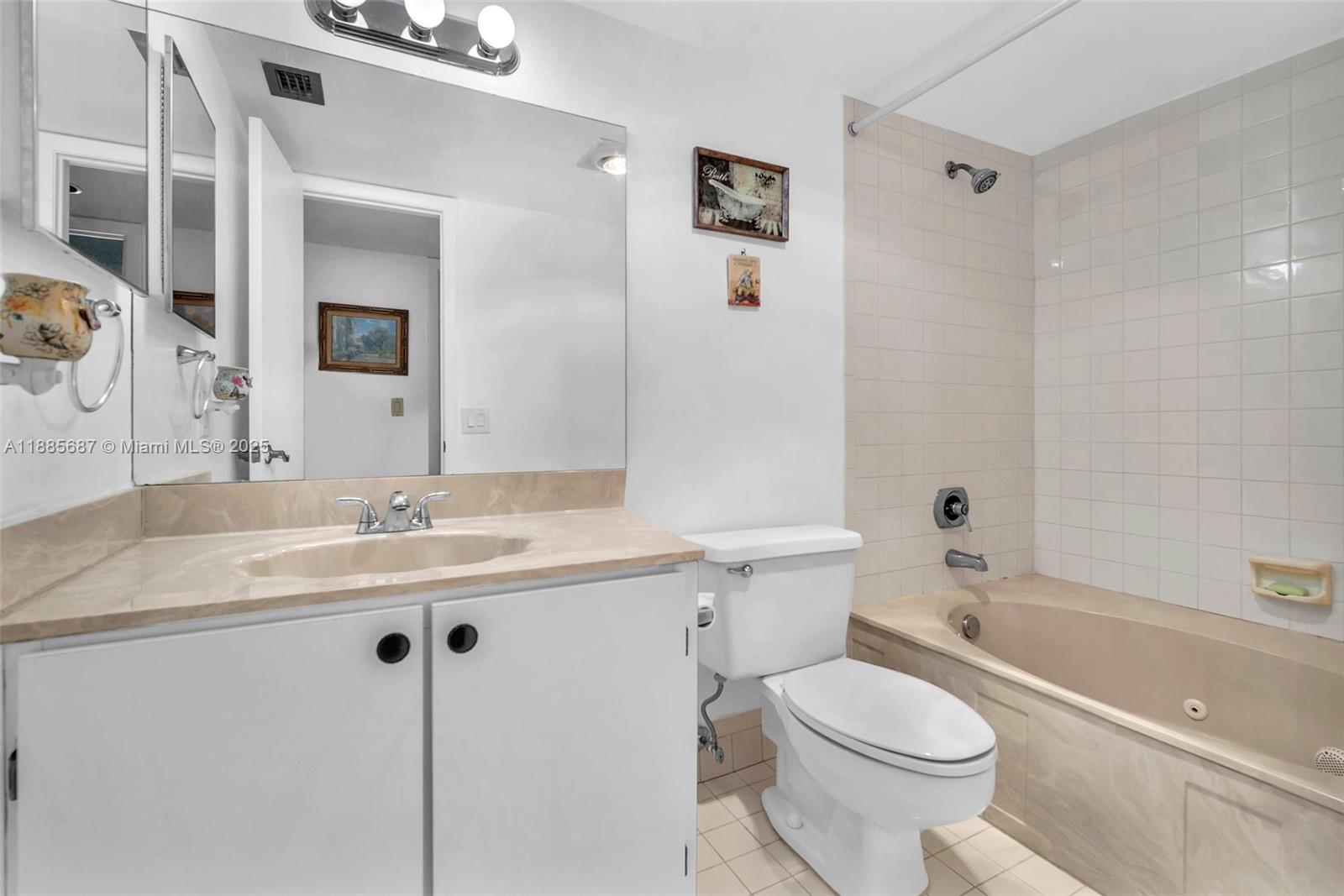 HOLLYBROOK GOLF AND - Residential