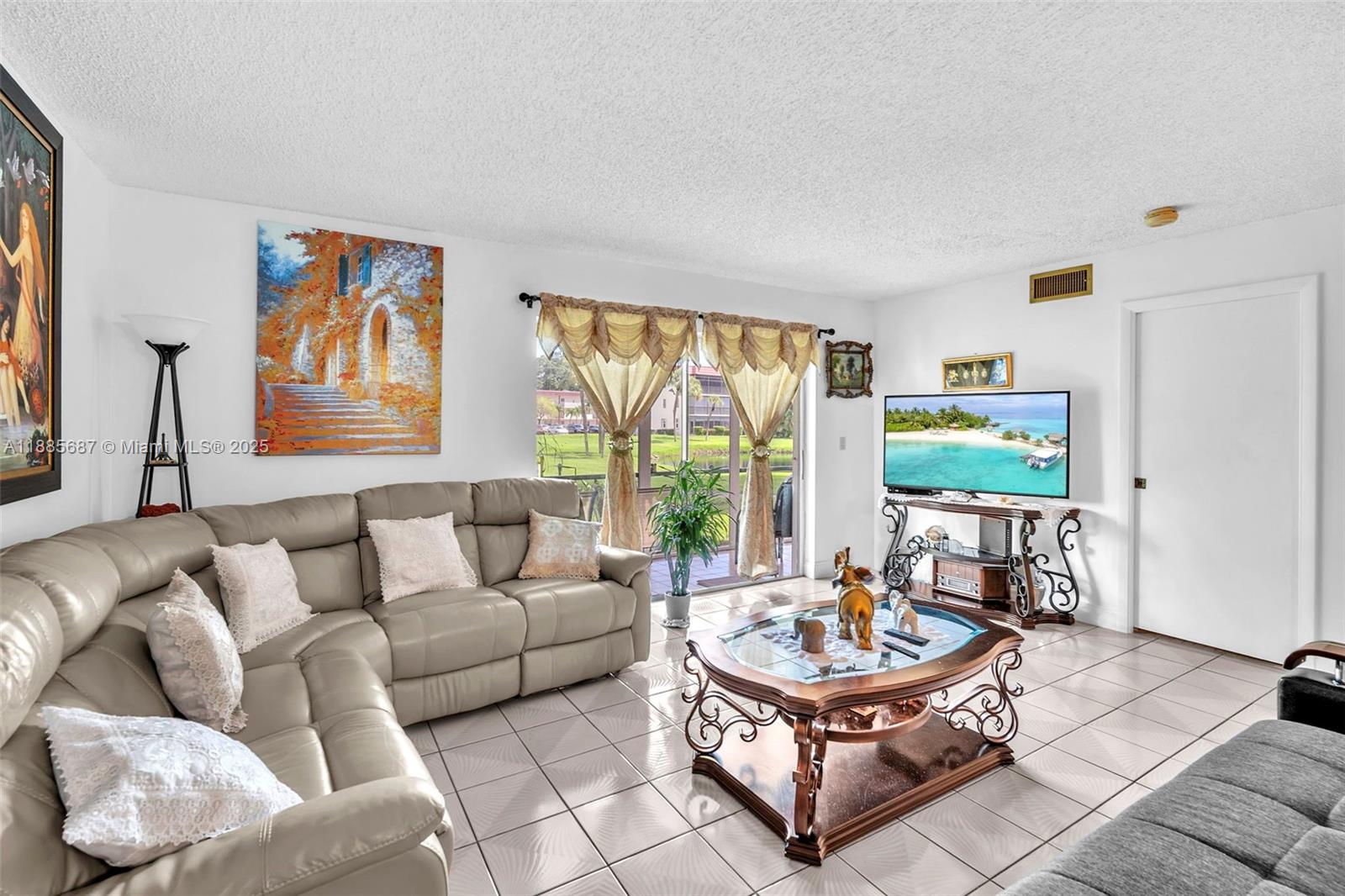 HOLLYBROOK GOLF AND - Residential