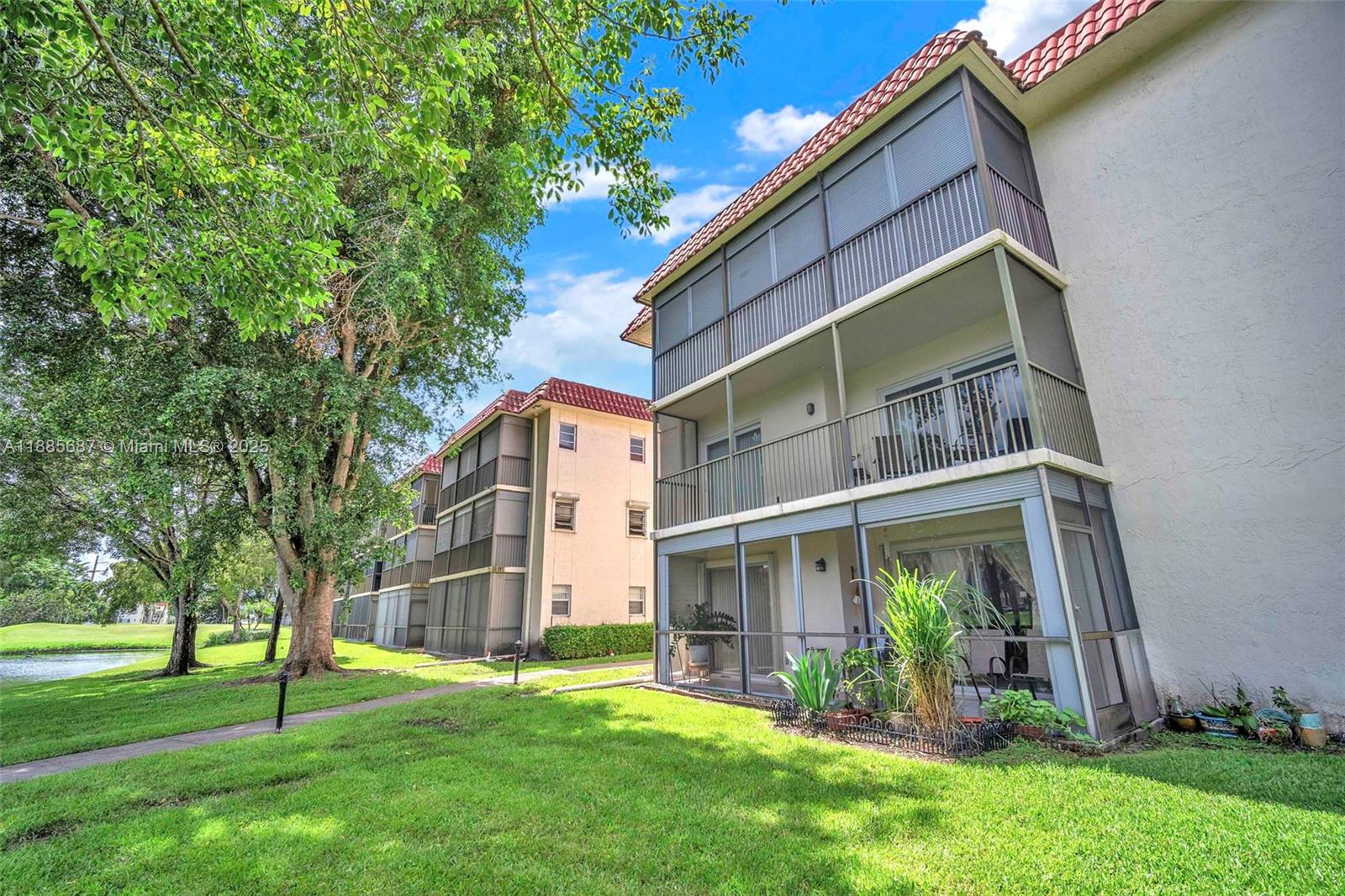 HOLLYBROOK GOLF AND - Residential