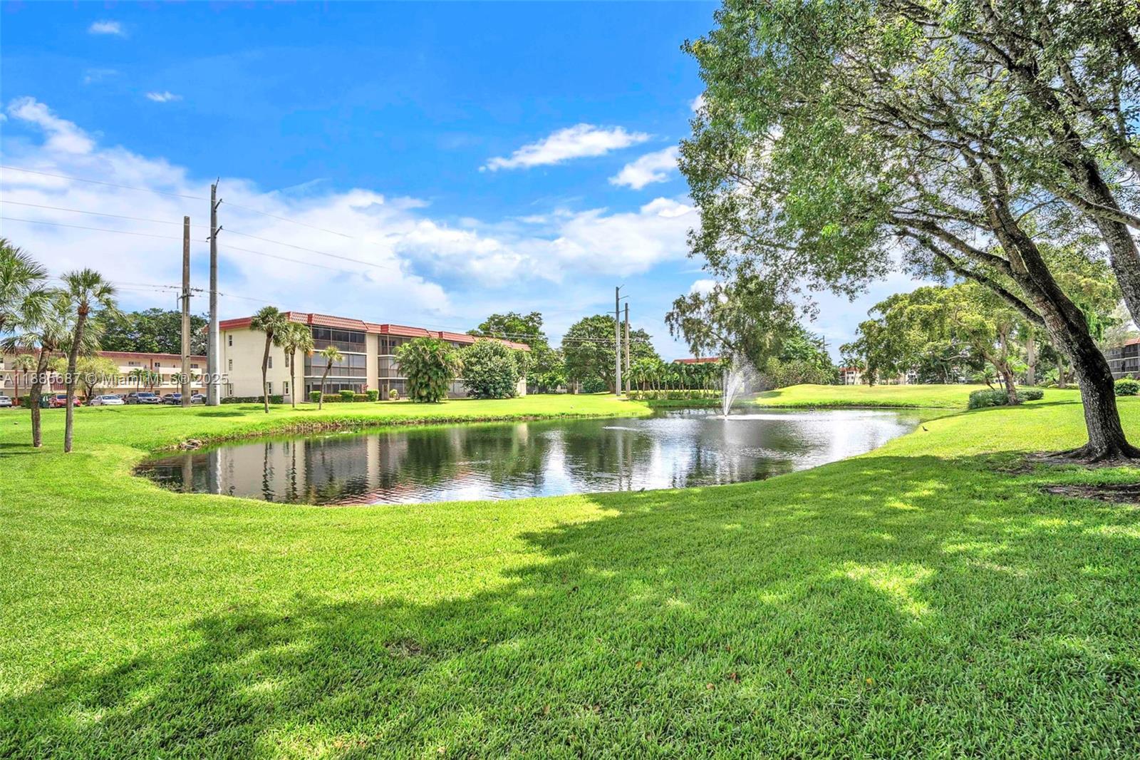 HOLLYBROOK GOLF AND - Residential