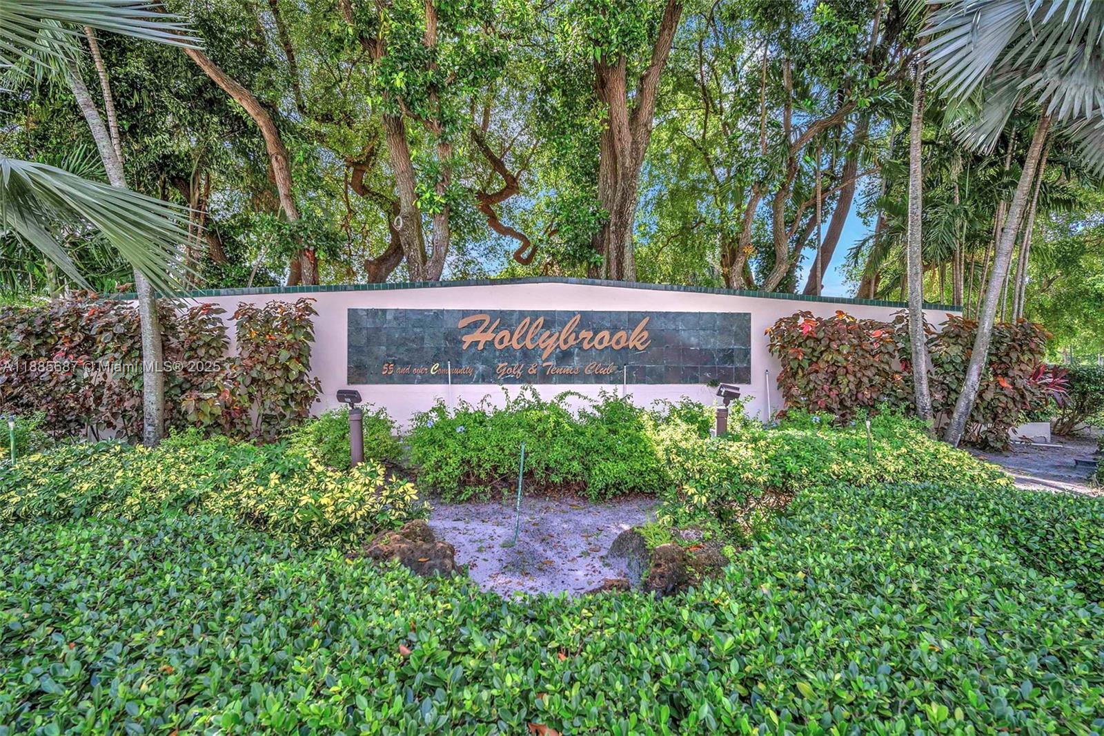 HOLLYBROOK GOLF AND - Residential