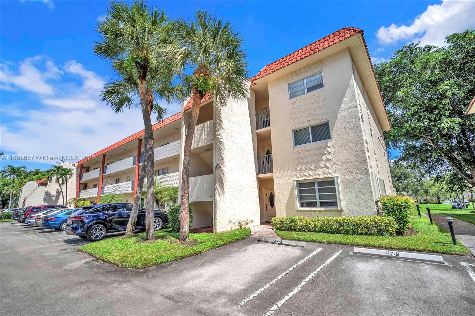HOLLYBROOK GOLF AND - Residential