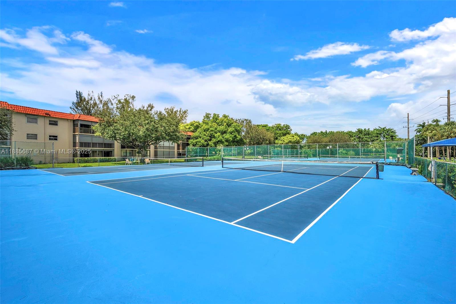 HOLLYBROOK GOLF AND - Residential