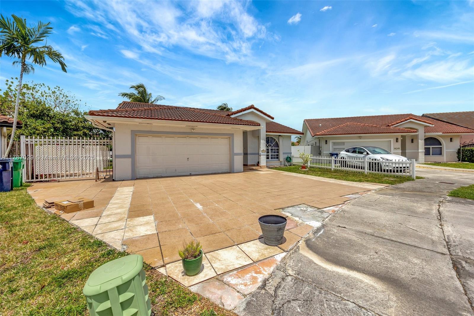 5300 Sw 142nd Pl, Miami, Broward County, Florida - 4 Bedrooms  
2 Bathrooms - 
