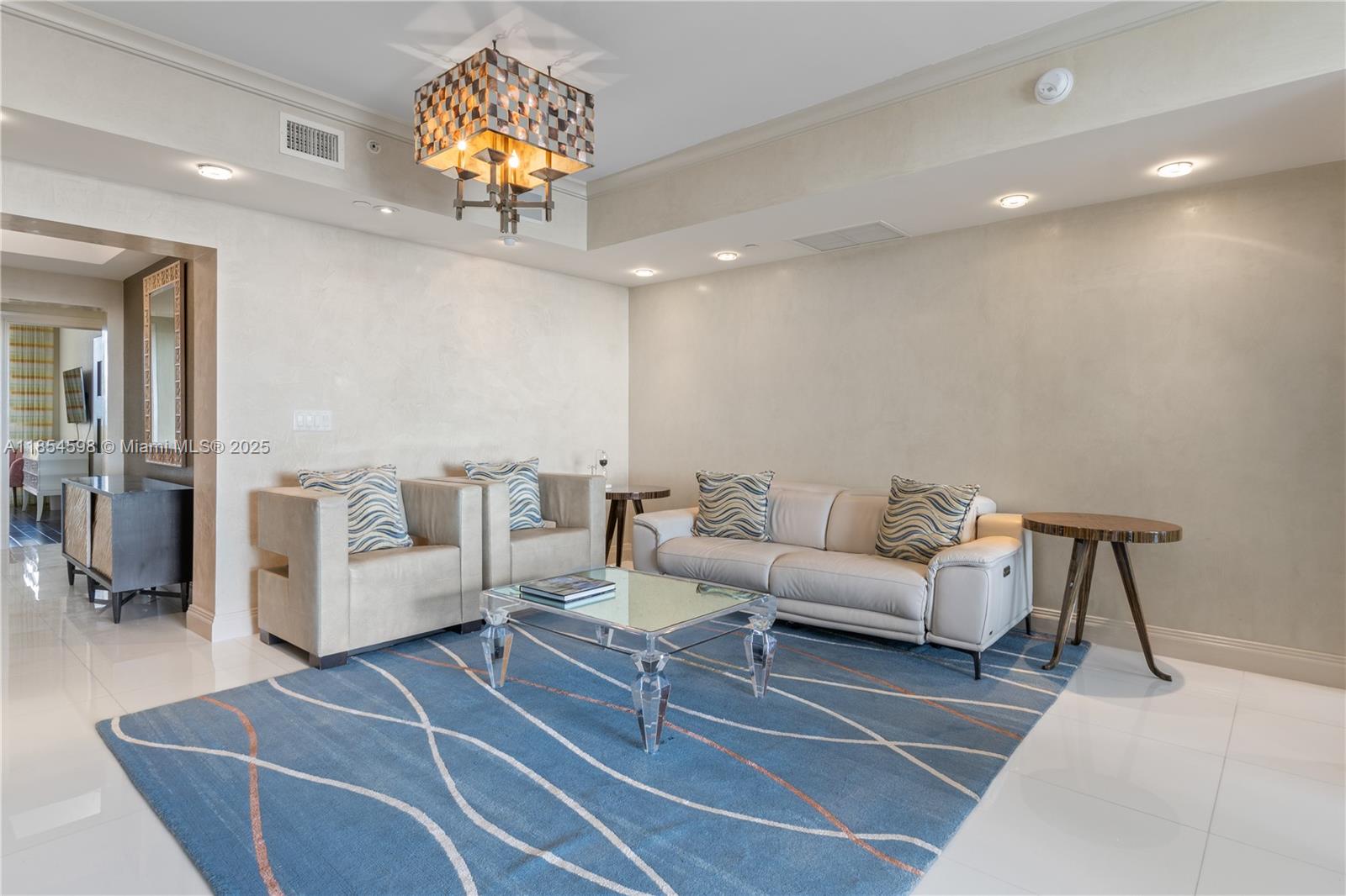 17875 Collins Ave 705