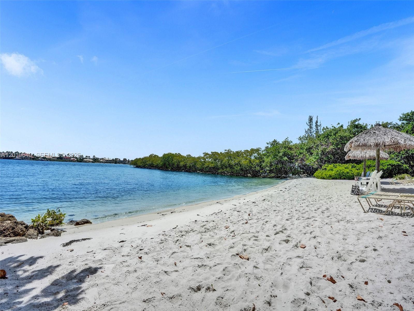 HYPOLUXOS MARINERS CAY - Residential