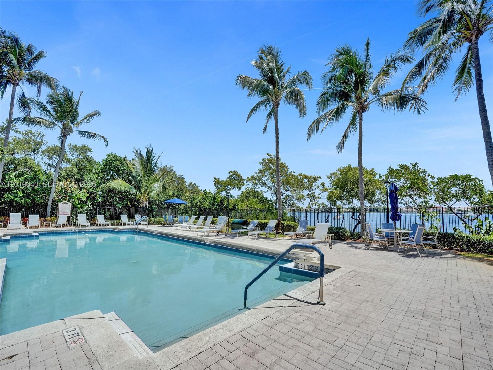 HYPOLUXOS MARINERS CAY - Residential