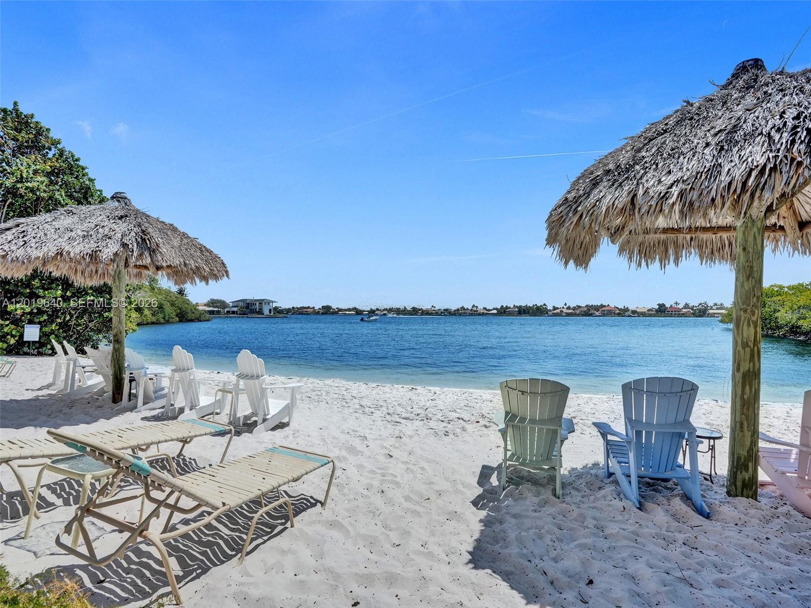 HYPOLUXOS MARINERS CAY - Residential
