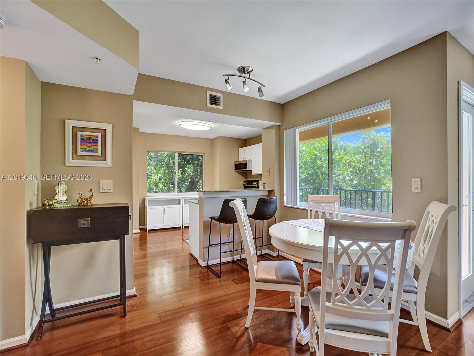 HYPOLUXOS MARINERS CAY - Residential