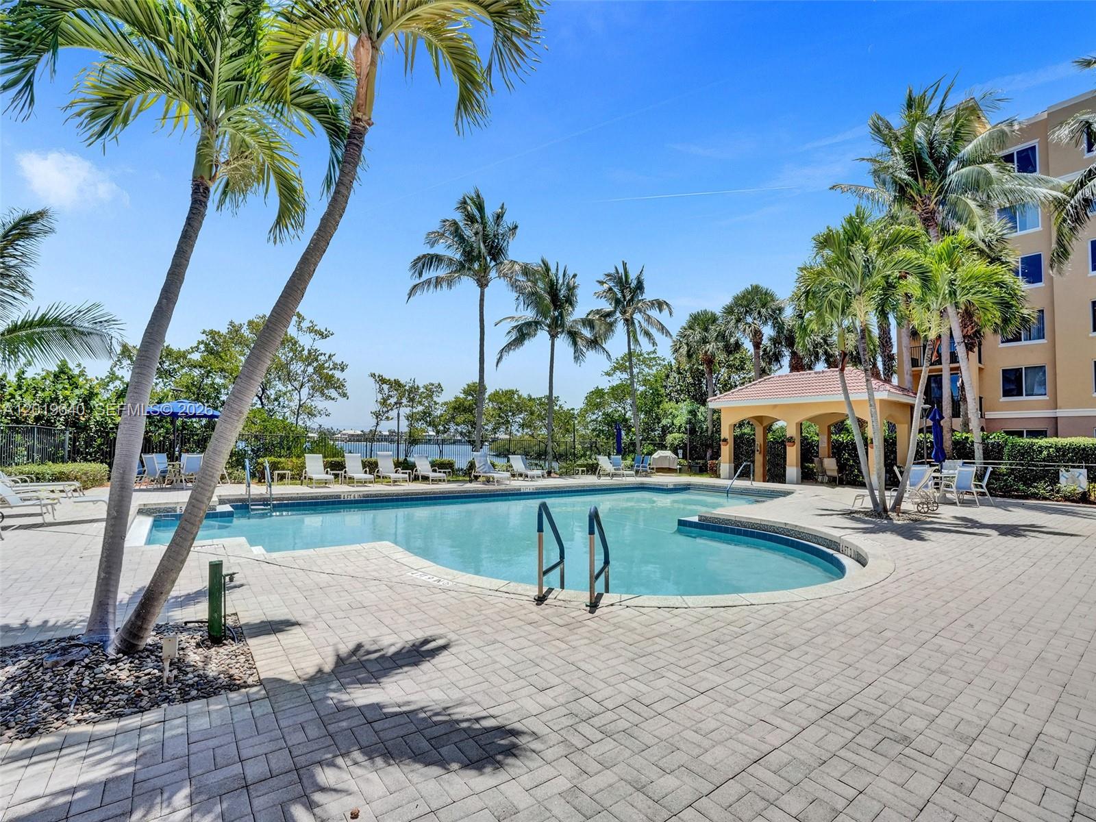 HYPOLUXOS MARINERS CAY - Residential