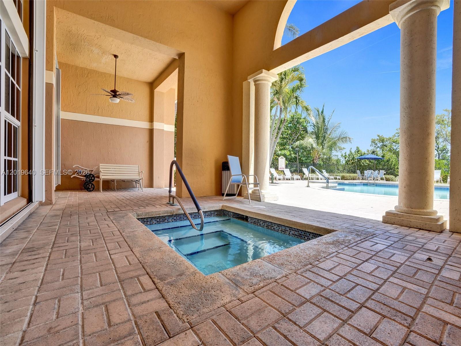 HYPOLUXOS MARINERS CAY - Residential