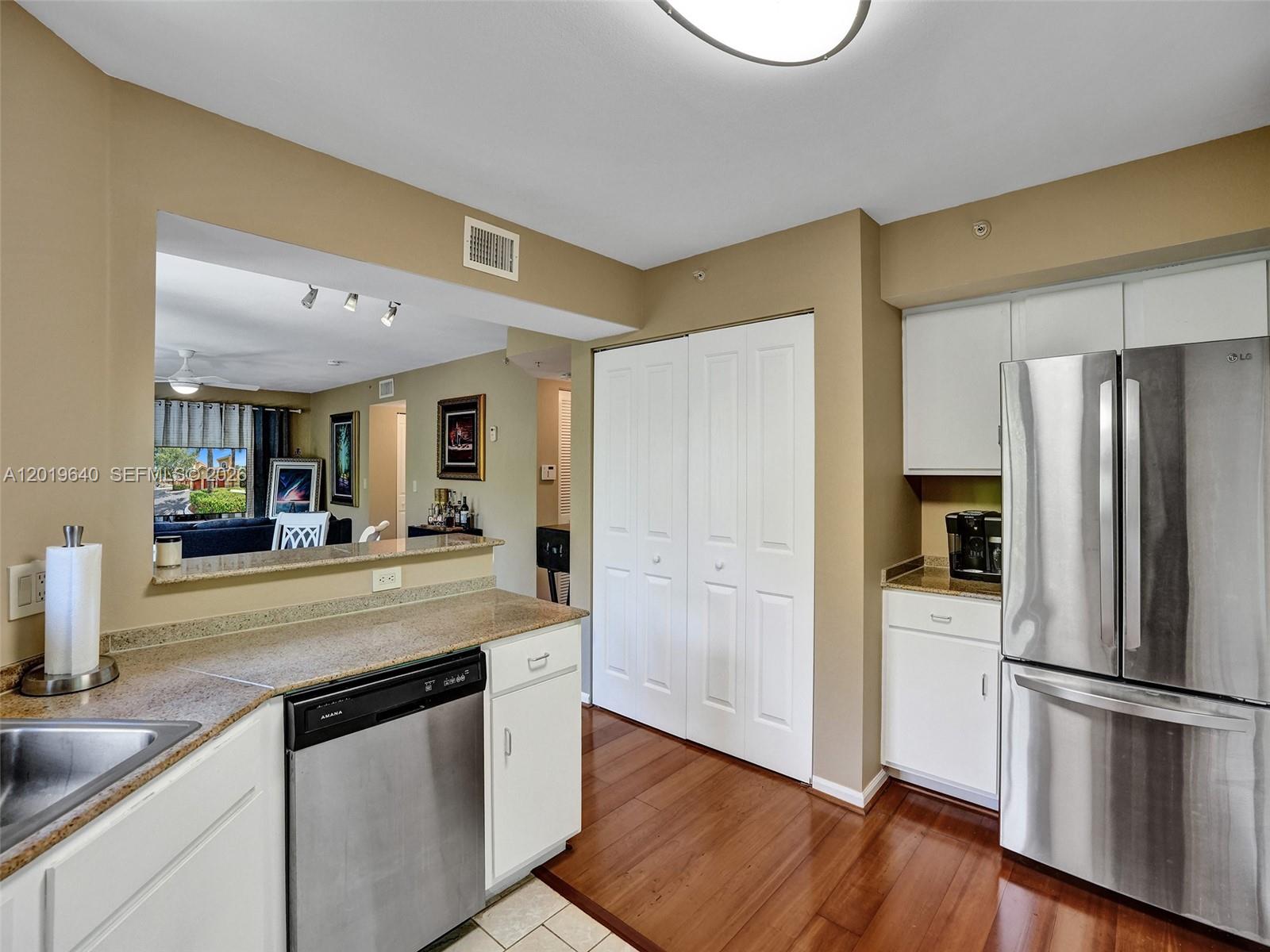HYPOLUXOS MARINERS CAY - Residential