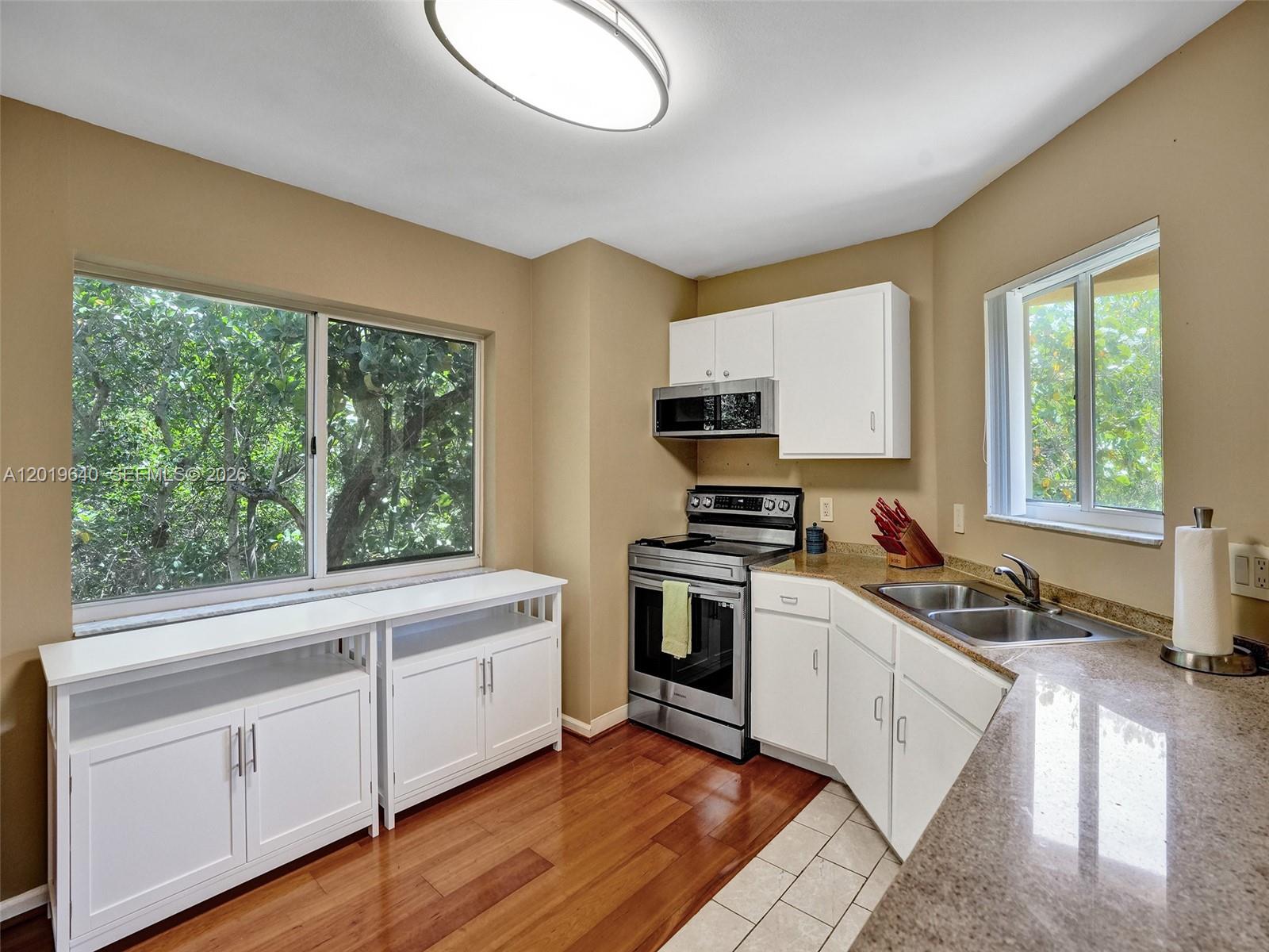 HYPOLUXOS MARINERS CAY - Residential