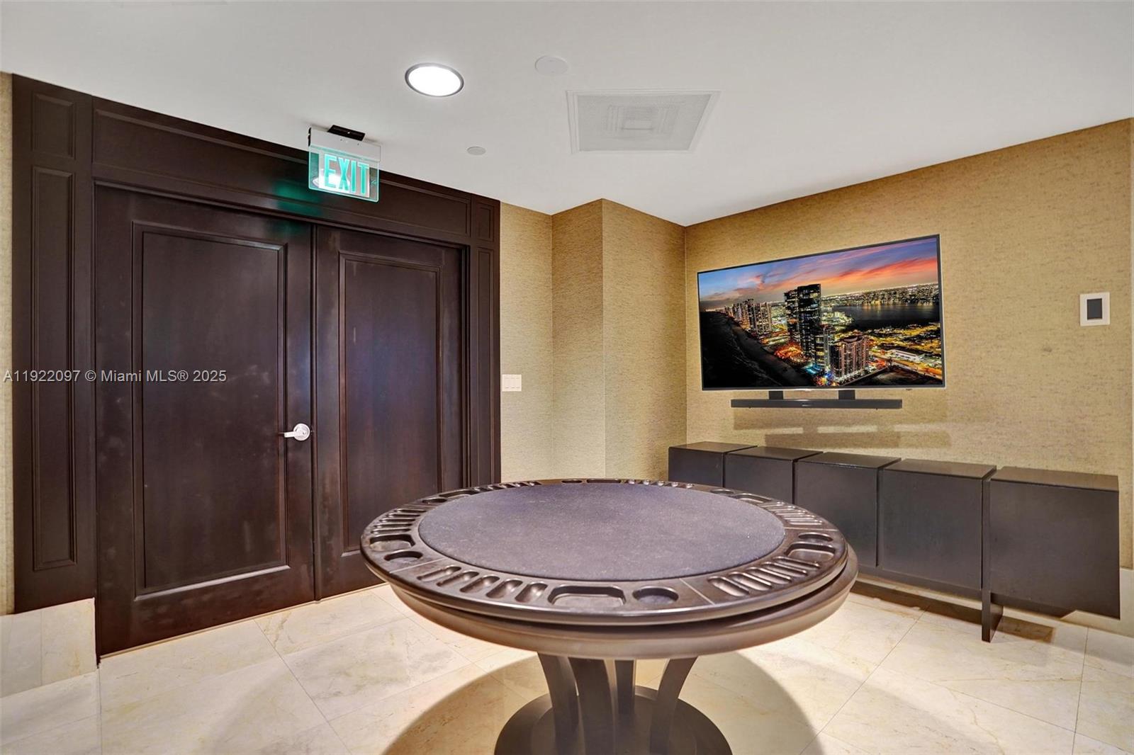 4000 ISL BLVD WILLIAMS IS - Residential