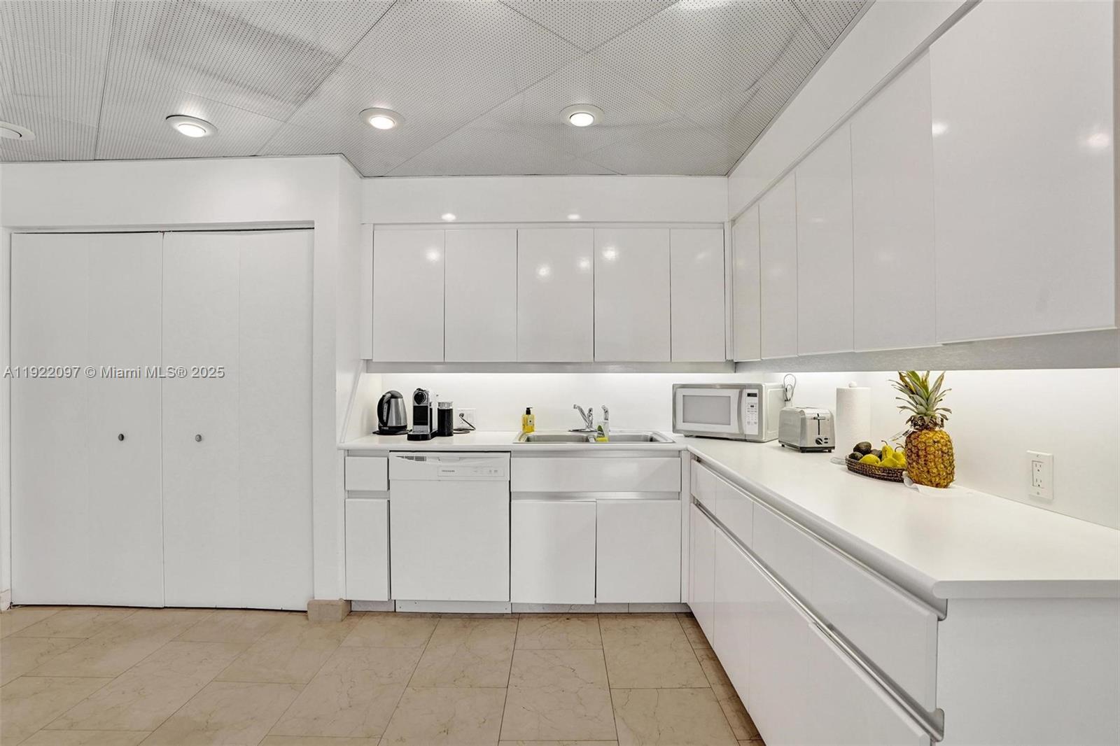 4000 ISL BLVD WILLIAMS IS - Residential