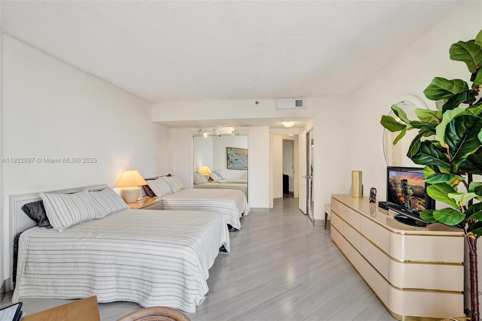 4000 ISL BLVD WILLIAMS IS - Residential