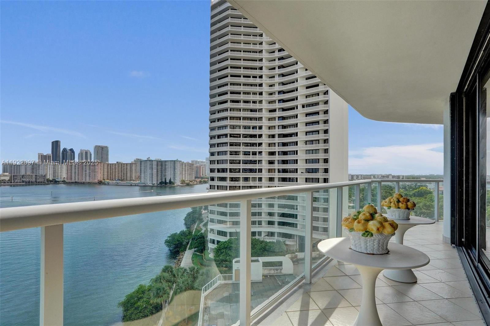 4000 ISL BLVD WILLIAMS IS - Residential