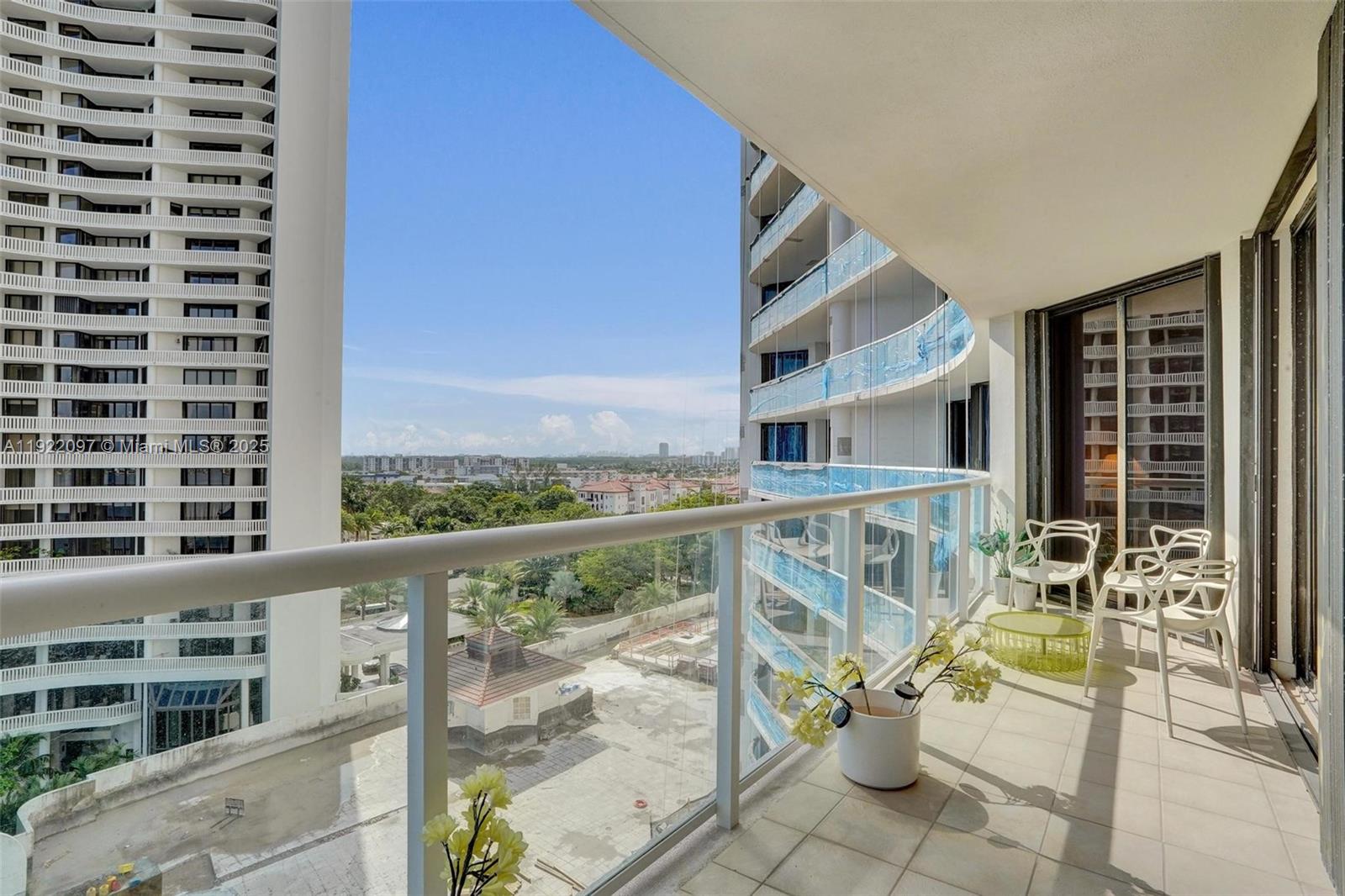 4000 ISL BLVD WILLIAMS IS - Residential