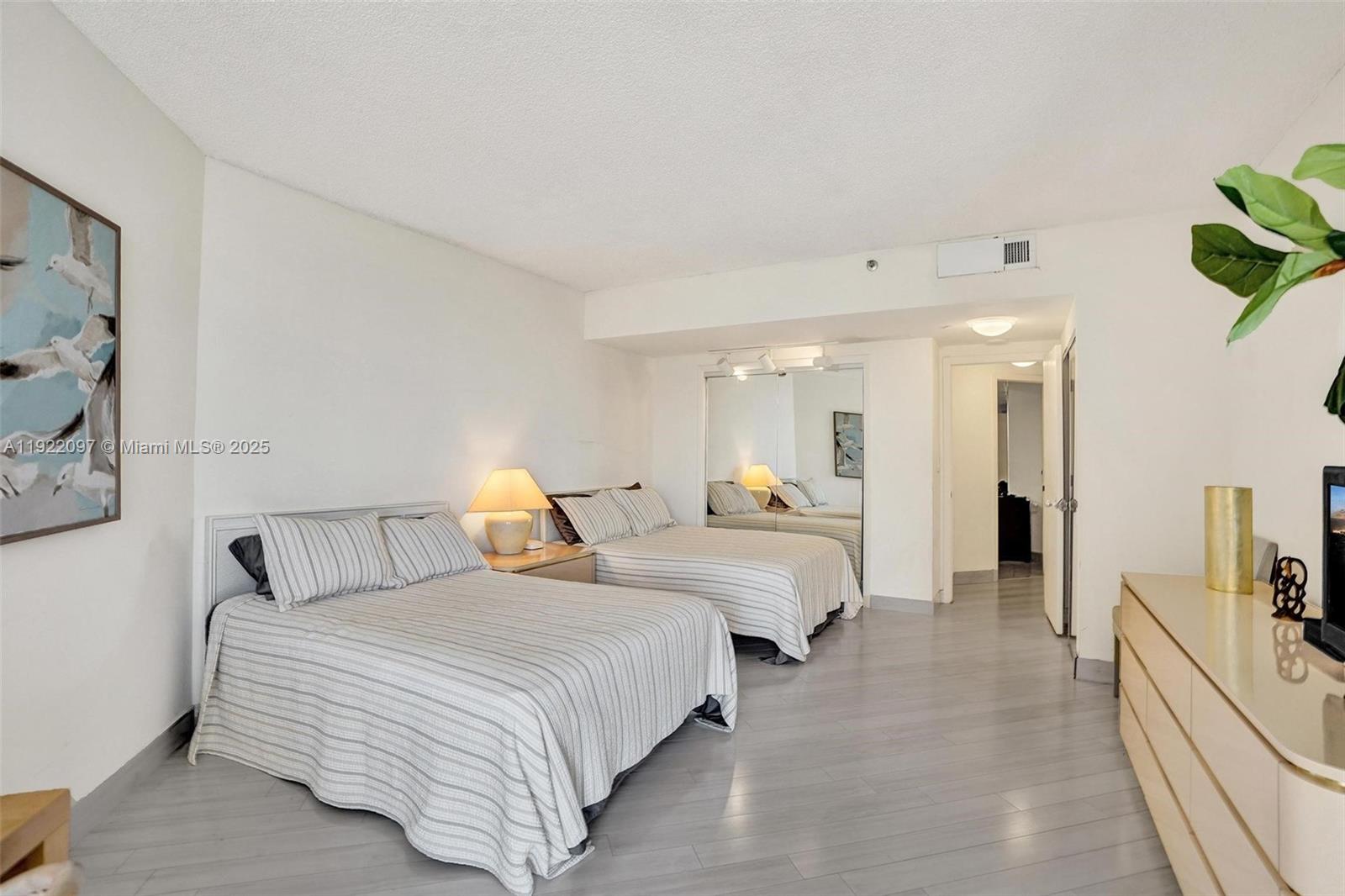 4000 ISL BLVD WILLIAMS IS - Residential