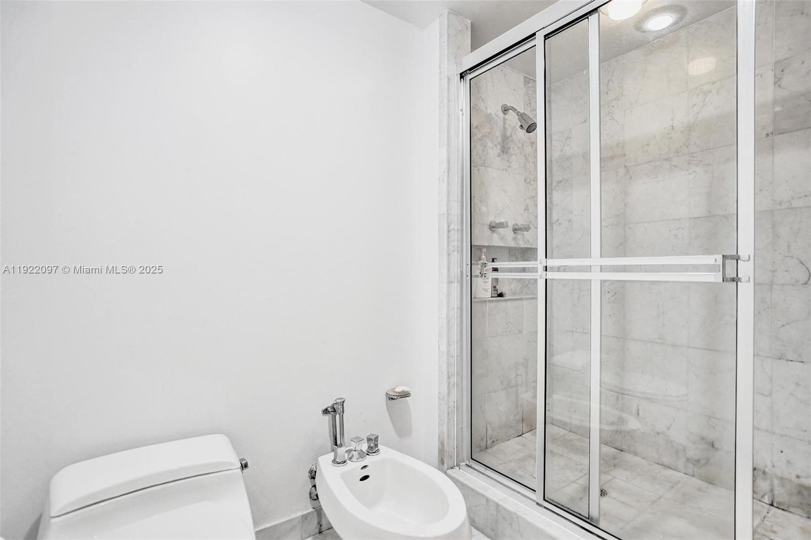 4000 ISL BLVD WILLIAMS IS - Residential