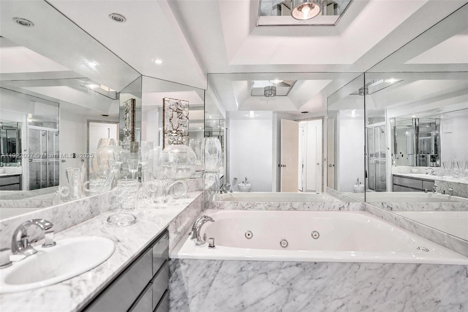 4000 ISL BLVD WILLIAMS IS - Residential