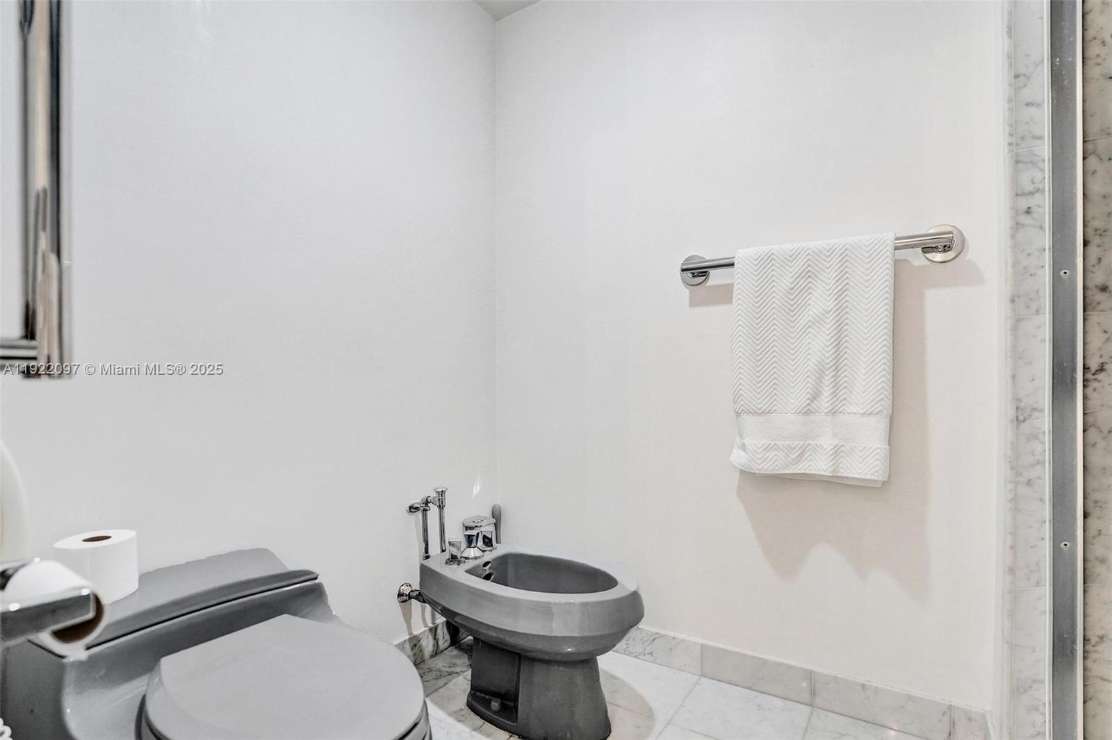 4000 ISL BLVD WILLIAMS IS - Residential