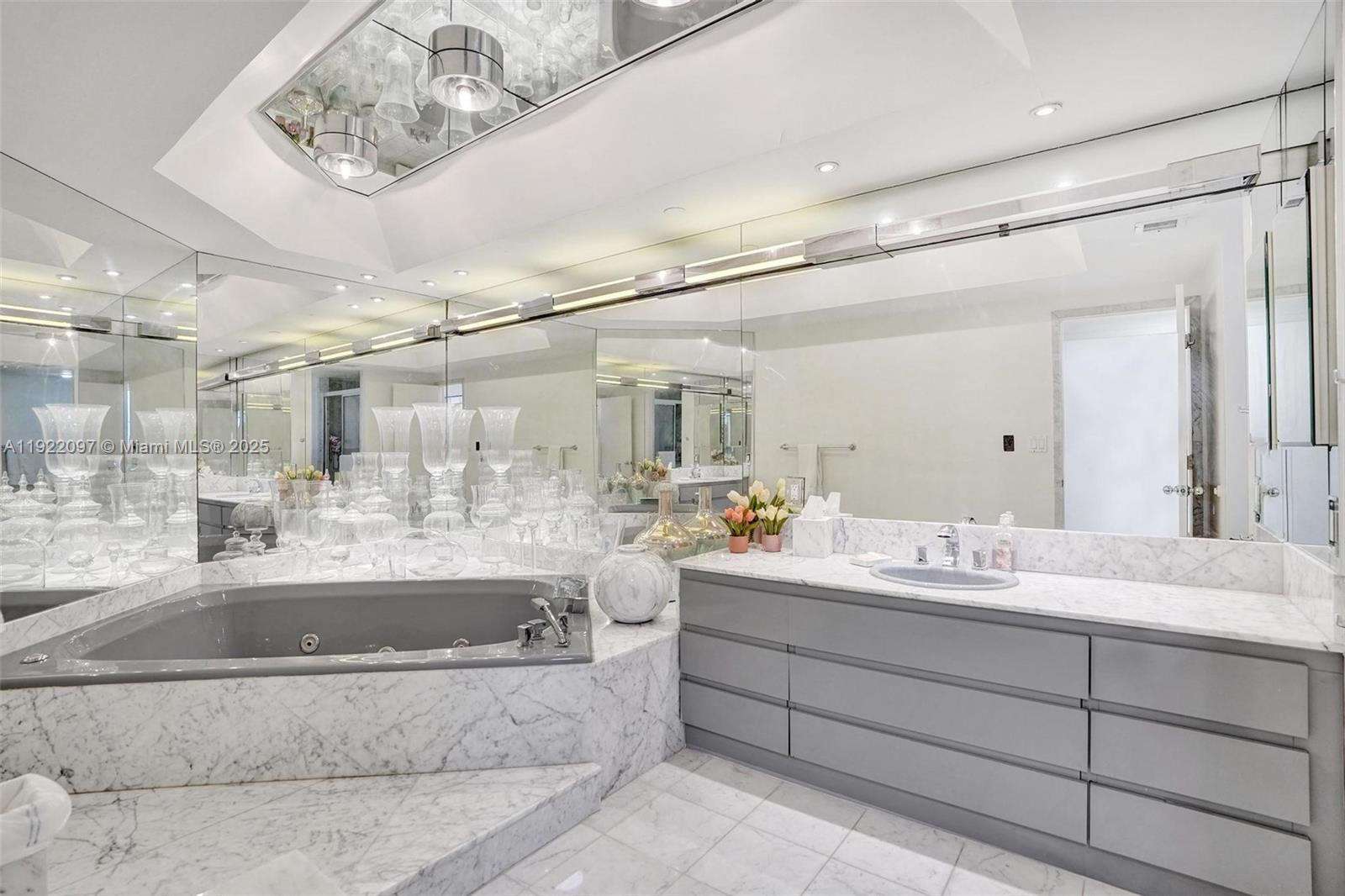 4000 ISL BLVD WILLIAMS IS - Residential