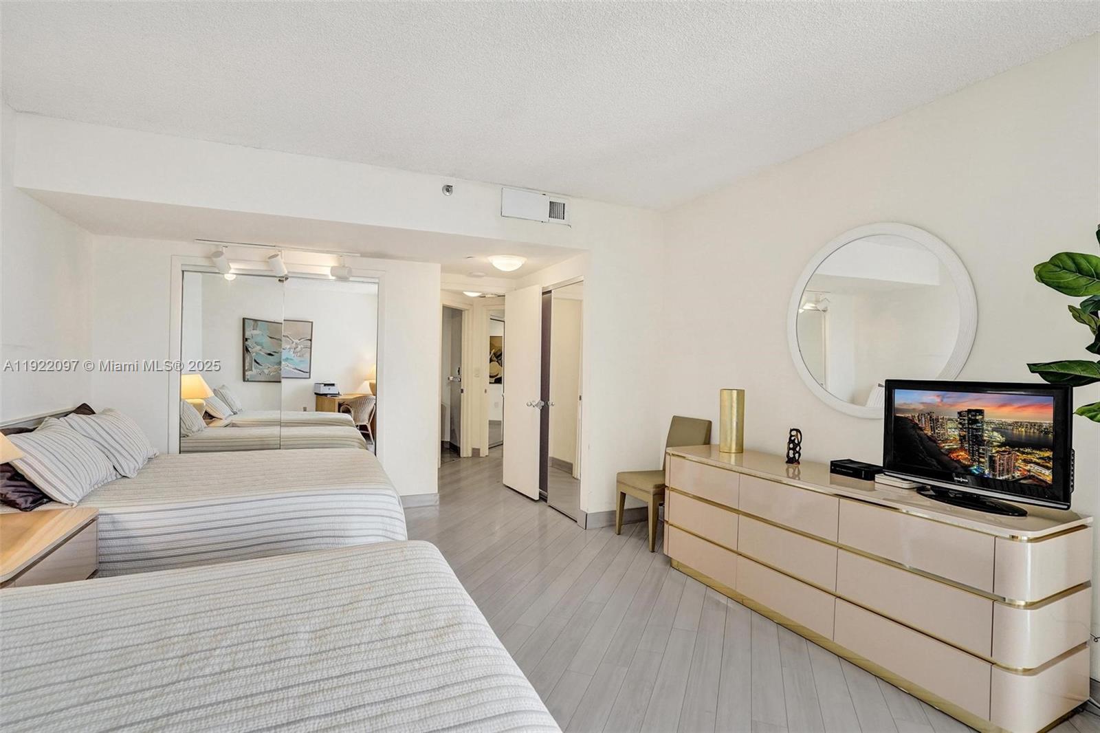 4000 ISL BLVD WILLIAMS IS - Residential