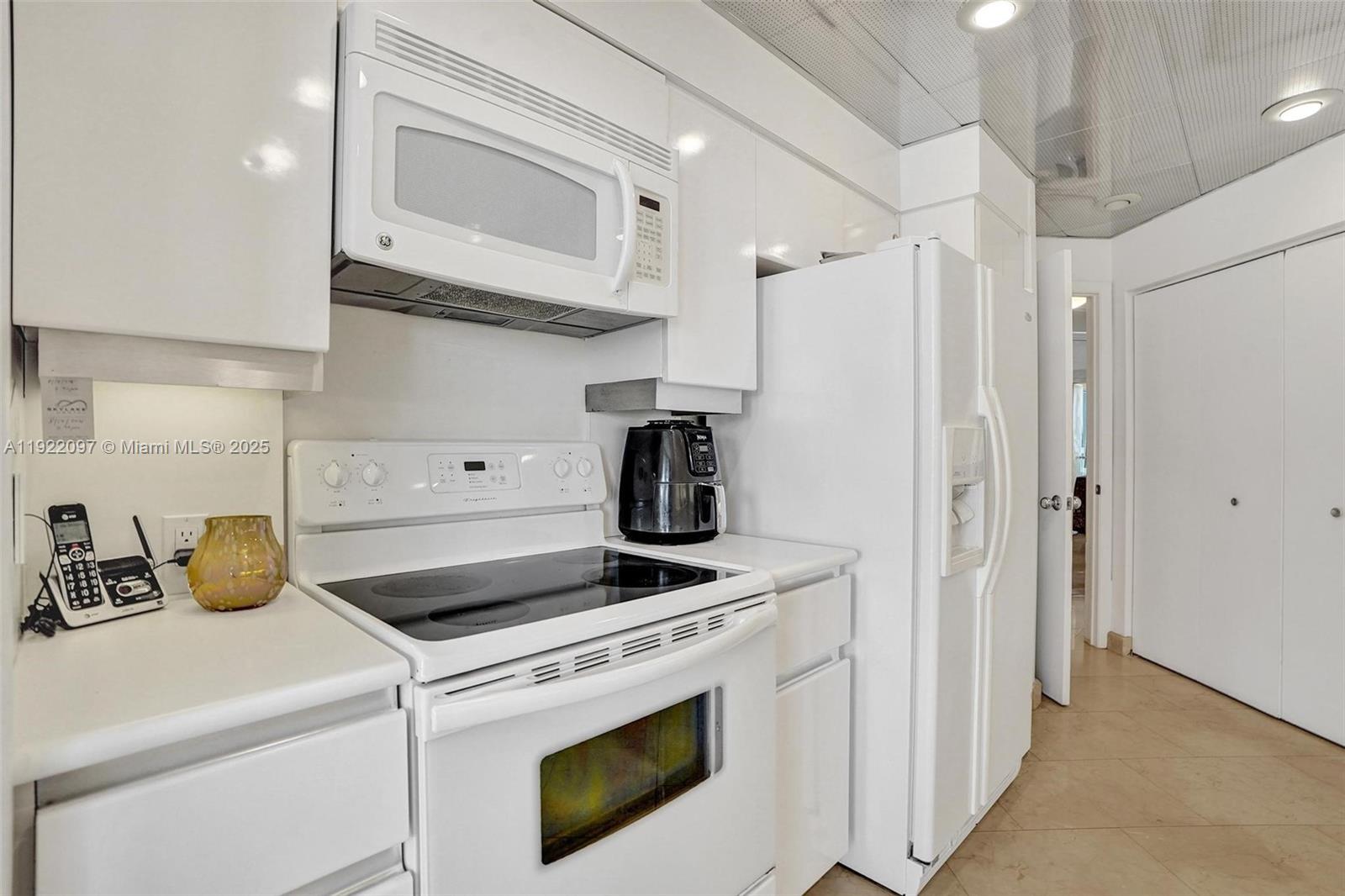 4000 ISL BLVD WILLIAMS IS - Residential