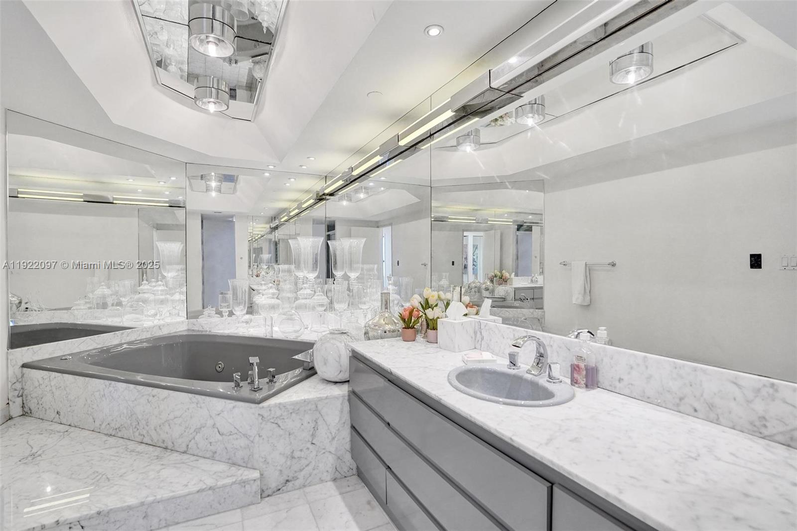 4000 ISL BLVD WILLIAMS IS - Residential