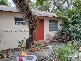 880 SW 28th St