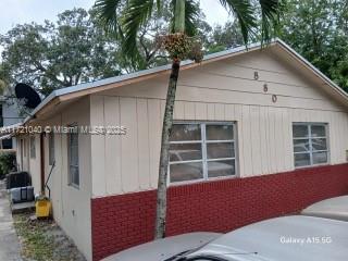 Amazing deal in Fort Lauderdale available for the taking! Tenants are leased until December 2025. Do not miss out on this opportunity!