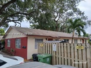 880 SW 28th St