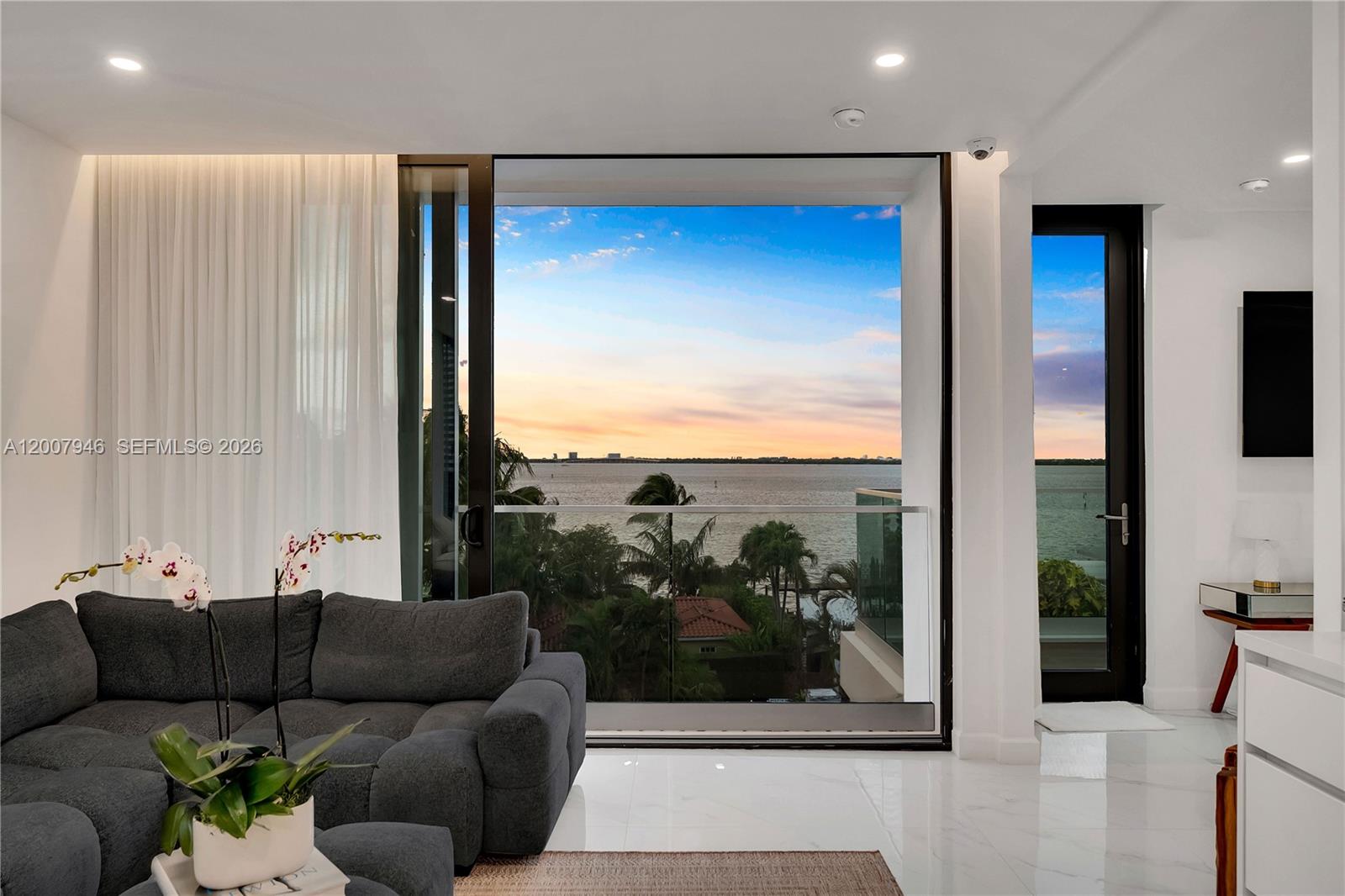 BELLE ISLE VILLAS - Residential